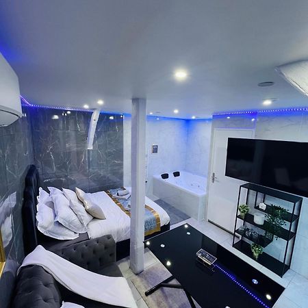 Room & Jacuzzi - Stade De France Saint-Denis  Exteriér fotografie