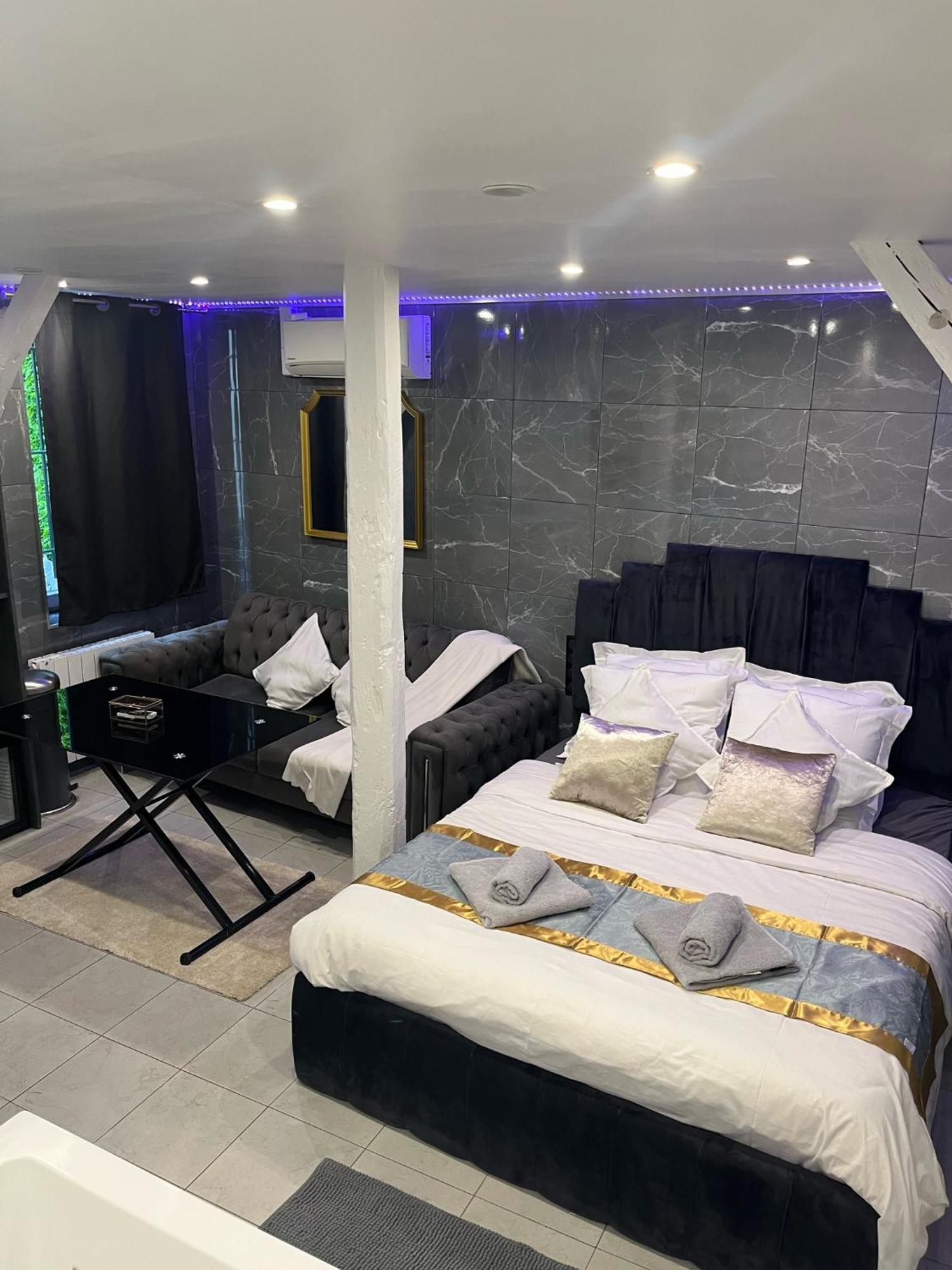 Room & Jacuzzi - Stade De France Saint-Denis  Exteriér fotografie